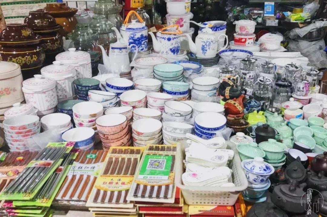 為什么億萬富豪從“樸素”農產品市場中崛起？揭秘日用零售的秘密